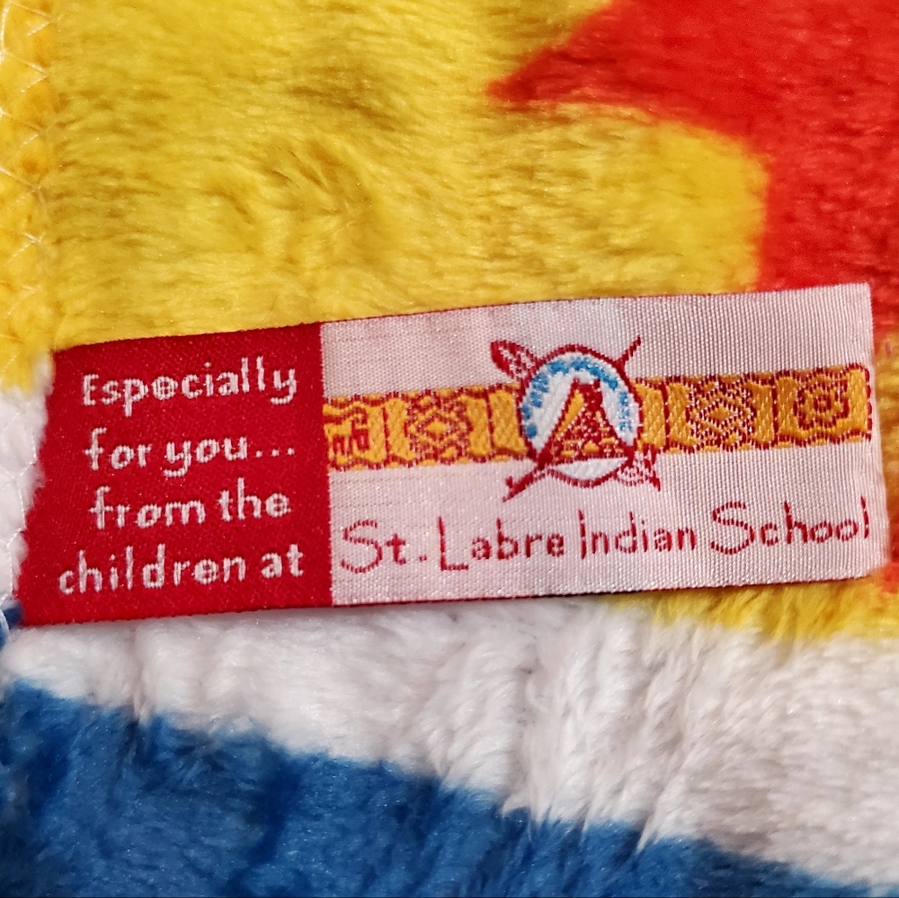 St. Labre Indian School Soft Cozy Vibrant Southwestern Blanket. - Picture 5 of 6
